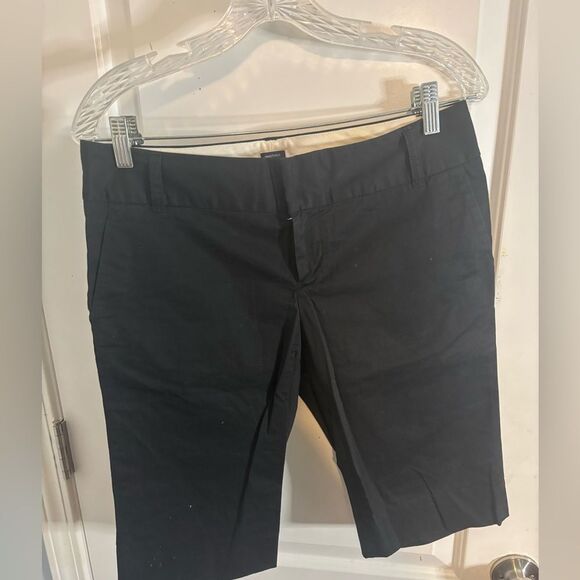 GAP Black Stretch Shorts knee legnth size 6 EUC VINTAGE - Picture 1 of 3